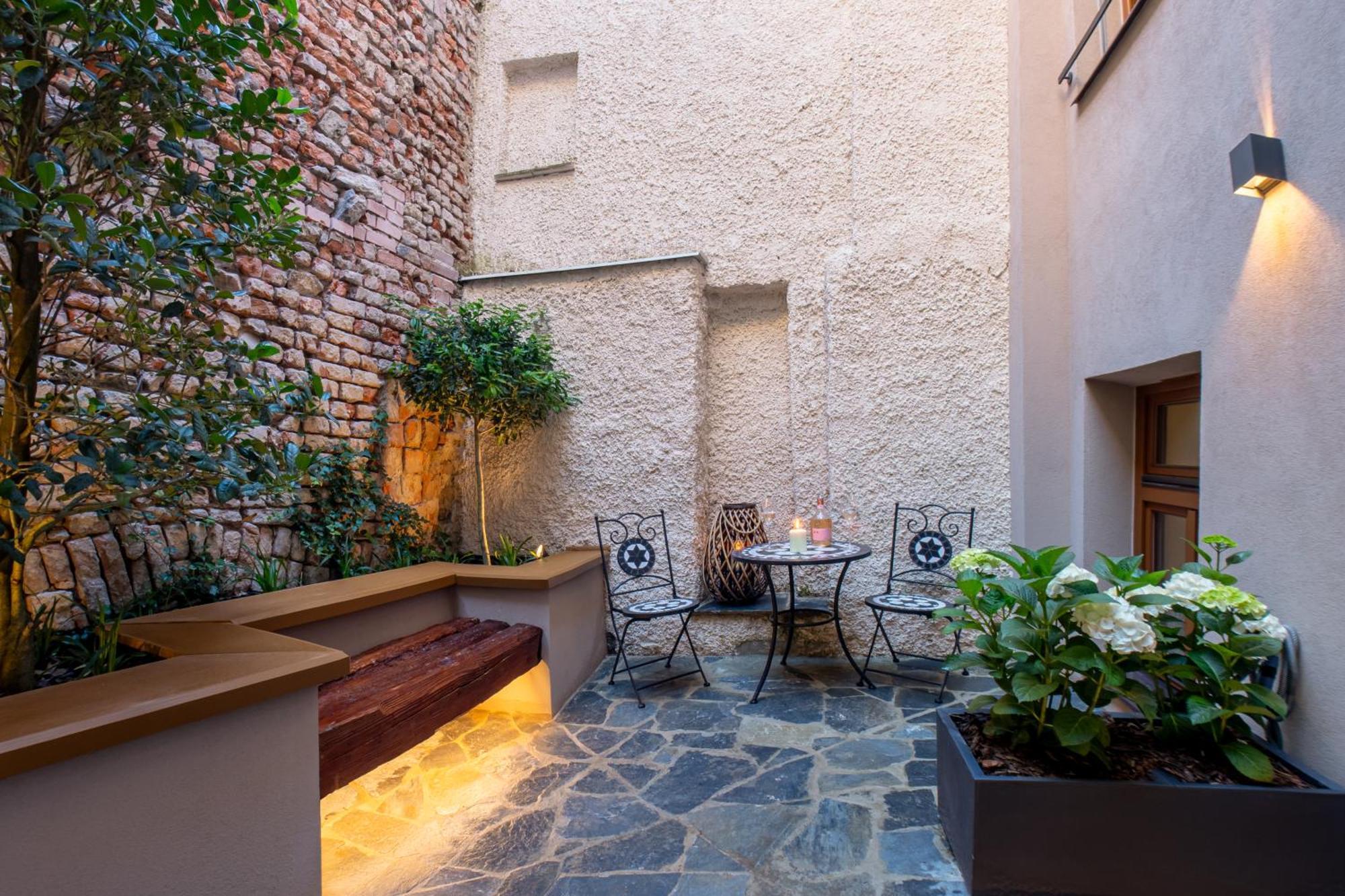 White Wolf Boutique Apartments Olomouc Ngoại thất bức ảnh