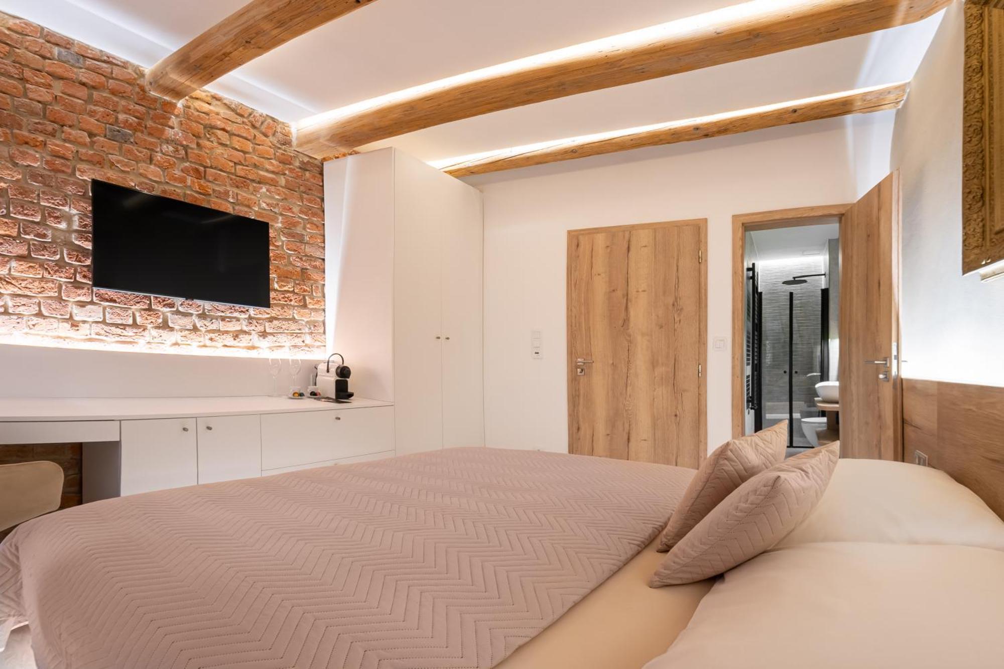 White Wolf Boutique Apartments Olomouc Ngoại thất bức ảnh